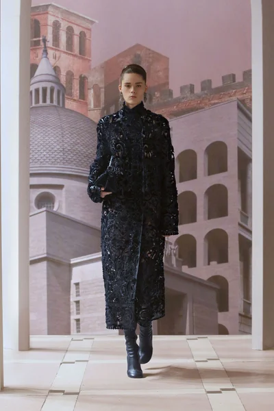 Look 29